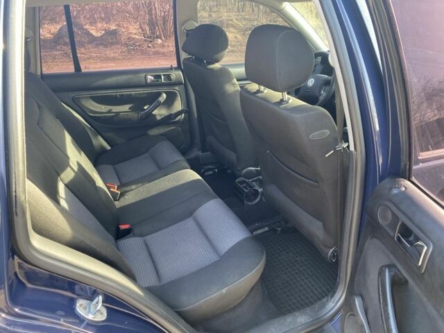 Синий Фольксваген Гольф, объемом двигателя 1.9 л и пробегом 300 тыс. км за 3500 $, фото 8 на Automoto.ua