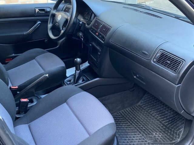 Синий Фольксваген Гольф, объемом двигателя 1.6 л и пробегом 211 тыс. км за 4550 $, фото 13 на Automoto.ua