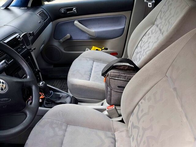 Синий Фольксваген Гольф, объемом двигателя 1.4 л и пробегом 230 тыс. км за 4800 $, фото 5 на Automoto.ua