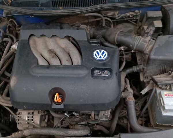 Синий Фольксваген Гольф, объемом двигателя 2 л и пробегом 370 тыс. км за 3700 $, фото 3 на Automoto.ua