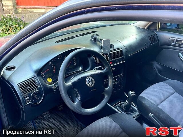 Синий Фольксваген Гольф, объемом двигателя 1.6 л и пробегом 340 тыс. км за 3350 $, фото 7 на Automoto.ua