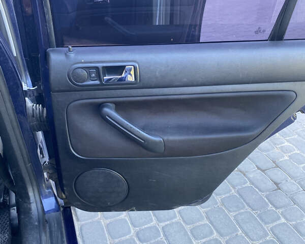 Синій Фольксваген Гольф, об'ємом двигуна 1.6 л та пробігом 350 тис. км за 4500 $, фото 19 на Automoto.ua