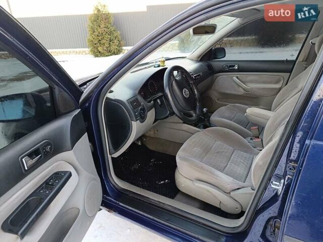 Синий Фольксваген Гольф, объемом двигателя 1.9 л и пробегом 420 тыс. км за 3000 $, фото 6 на Automoto.ua