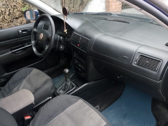 Синий Фольксваген Гольф, объемом двигателя 1.6 л и пробегом 400 тыс. км за 2850 $, фото 9 на Automoto.ua