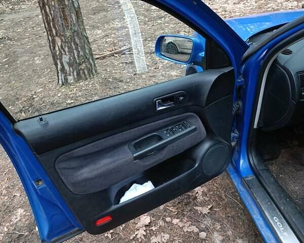 Синий Фольксваген Гольф, объемом двигателя 2 л и пробегом 370 тыс. км за 3700 $, фото 4 на Automoto.ua