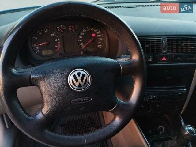 Синий Фольксваген Гольф, объемом двигателя 1.6 л и пробегом 280 тыс. км за 2950 $, фото 13 на Automoto.ua