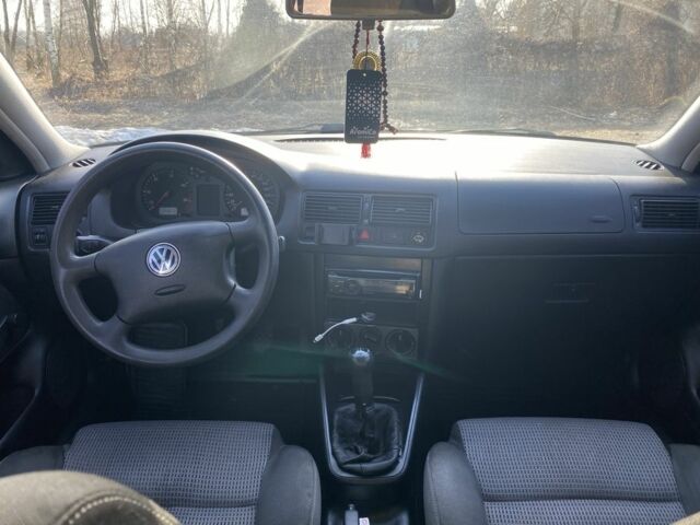 Синий Фольксваген Гольф, объемом двигателя 1.9 л и пробегом 300 тыс. км за 3500 $, фото 5 на Automoto.ua
