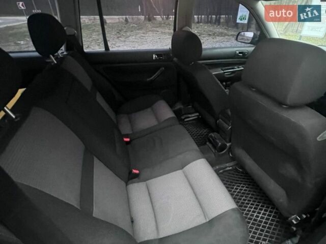 Синий Фольксваген Гольф, объемом двигателя 1.6 л и пробегом 400 тыс. км за 3500 $, фото 8 на Automoto.ua