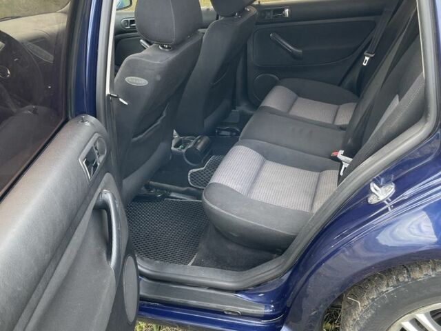 Синий Фольксваген Гольф, объемом двигателя 1.6 л и пробегом 260 тыс. км за 4300 $, фото 3 на Automoto.ua