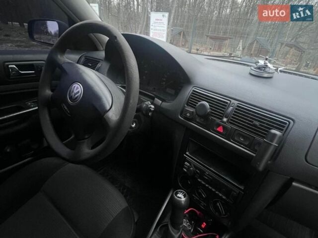 Синий Фольксваген Гольф, объемом двигателя 1.6 л и пробегом 400 тыс. км за 3500 $, фото 6 на Automoto.ua
