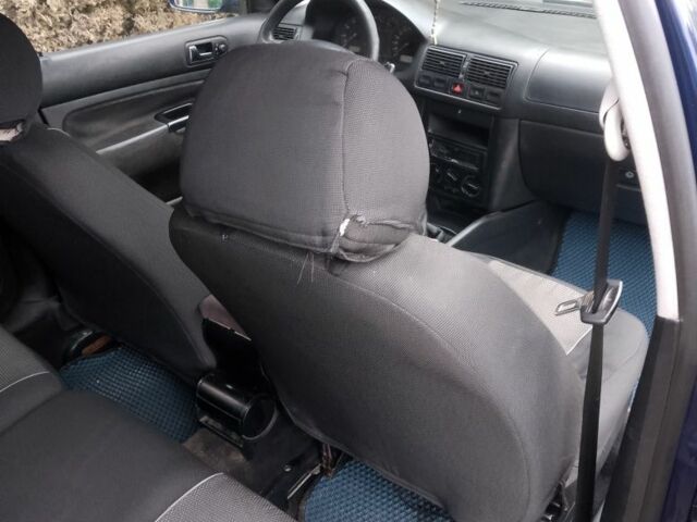 Синий Фольксваген Гольф, объемом двигателя 1.6 л и пробегом 400 тыс. км за 2850 $, фото 12 на Automoto.ua