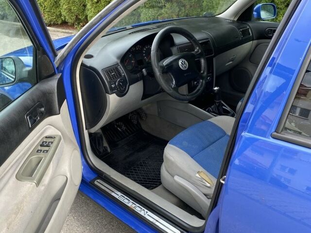 Синий Фольксваген Гольф, объемом двигателя 1.9 л и пробегом 380 тыс. км за 2100 $, фото 5 на Automoto.ua