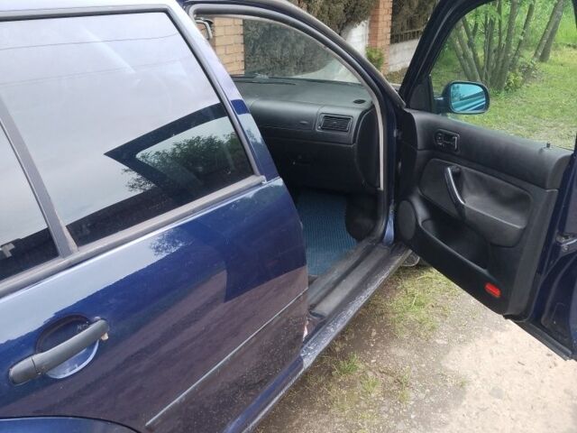 Синий Фольксваген Гольф, объемом двигателя 1.6 л и пробегом 400 тыс. км за 2850 $, фото 11 на Automoto.ua