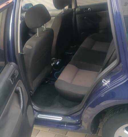 Синий Фольксваген Гольф, объемом двигателя 1.6 л и пробегом 285 тыс. км за 4300 $, фото 4 на Automoto.ua