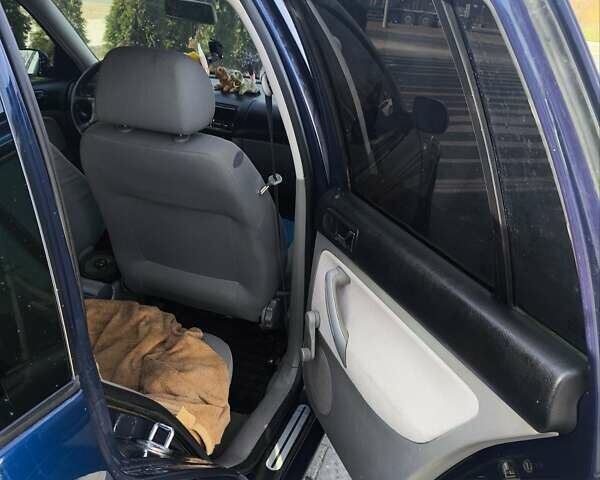 Синий Фольксваген Гольф, объемом двигателя 1.6 л и пробегом 302 тыс. км за 3650 $, фото 14 на Automoto.ua