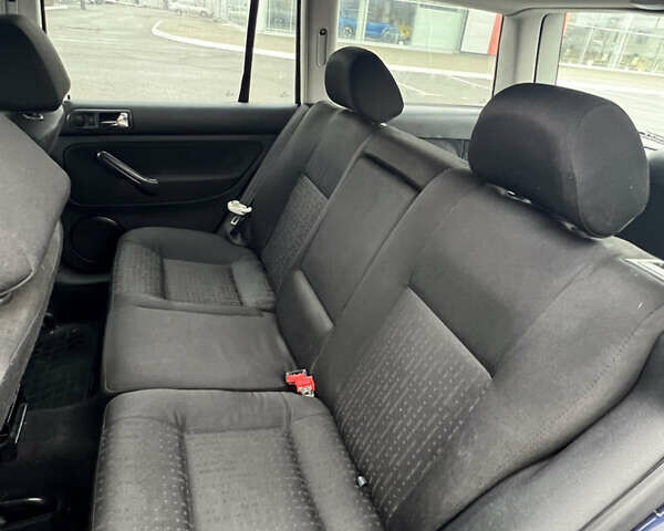 Синий Фольксваген Гольф, объемом двигателя 1.6 л и пробегом 275 тыс. км за 4200 $, фото 14 на Automoto.ua