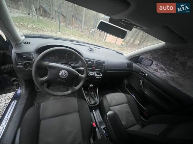 Синий Фольксваген Гольф, объемом двигателя 1.6 л и пробегом 400 тыс. км за 3500 $, фото 5 на Automoto.ua