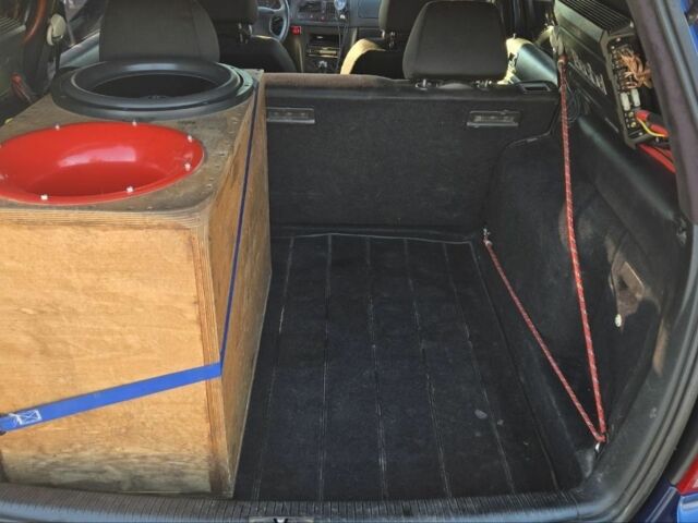 Синий Фольксваген Гольф, объемом двигателя 1.4 л и пробегом 416 тыс. км за 5300 $, фото 4 на Automoto.ua