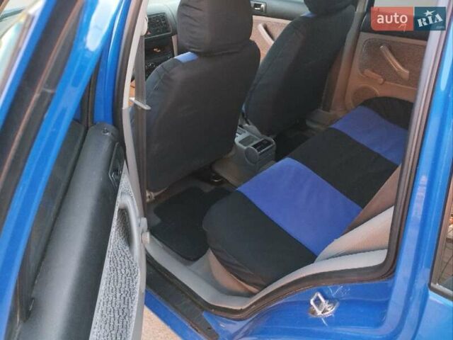 Синий Фольксваген Гольф, объемом двигателя 1.6 л и пробегом 280 тыс. км за 2950 $, фото 12 на Automoto.ua