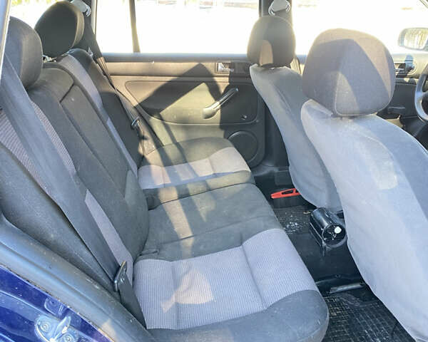 Синій Фольксваген Гольф, об'ємом двигуна 1.6 л та пробігом 300 тис. км за 3300 $, фото 6 на Automoto.ua