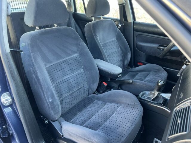 Синій Фольксваген Гольф, об'ємом двигуна 2 л та пробігом 300 тис. км за 2700 $, фото 21 на Automoto.ua