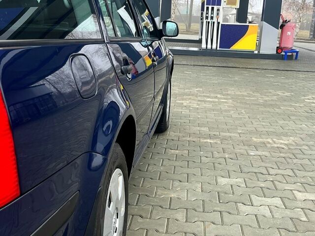 Синій Фольксваген Гольф, об'ємом двигуна 1.4 л та пробігом 217 тис. км за 4200 $, фото 4 на Automoto.ua