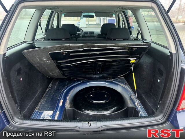 Синій Фольксваген Гольф, об'ємом двигуна 1.4 л та пробігом 217 тис. км за 4200 $, фото 12 на Automoto.ua