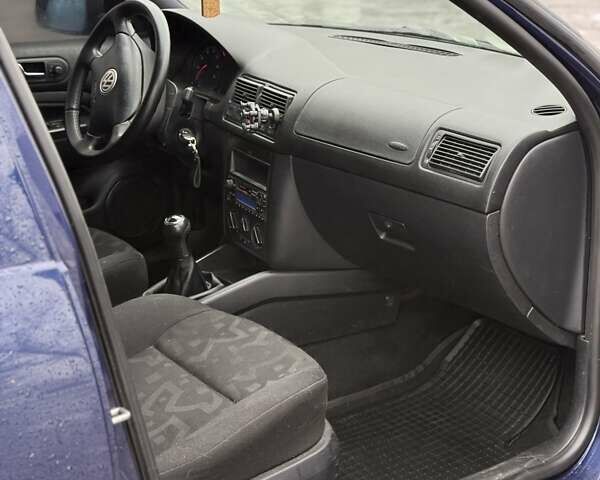 Синий Фольксваген Гольф, объемом двигателя 1.6 л и пробегом 218 тыс. км за 4200 $, фото 8 на Automoto.ua