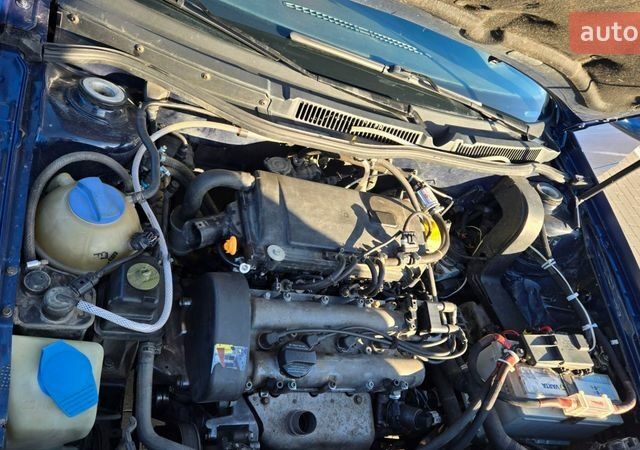 Синій Фольксваген Гольф, об'ємом двигуна 1.39 л та пробігом 417 тис. км за 4800 $, фото 28 на Automoto.ua