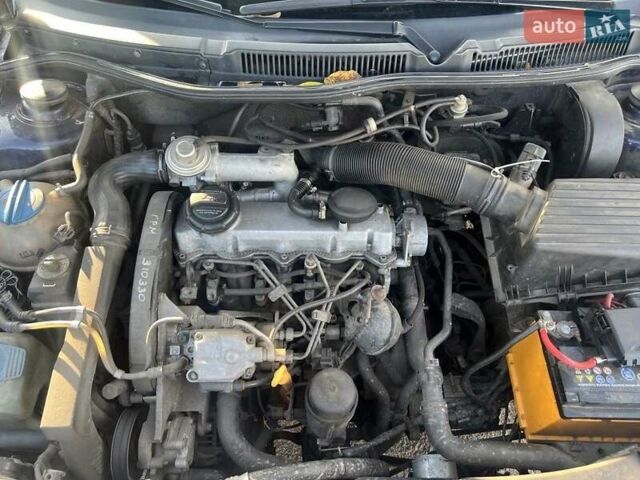 Синий Фольксваген Гольф, объемом двигателя 1.9 л и пробегом 332 тыс. км за 4000 $, фото 2 на Automoto.ua