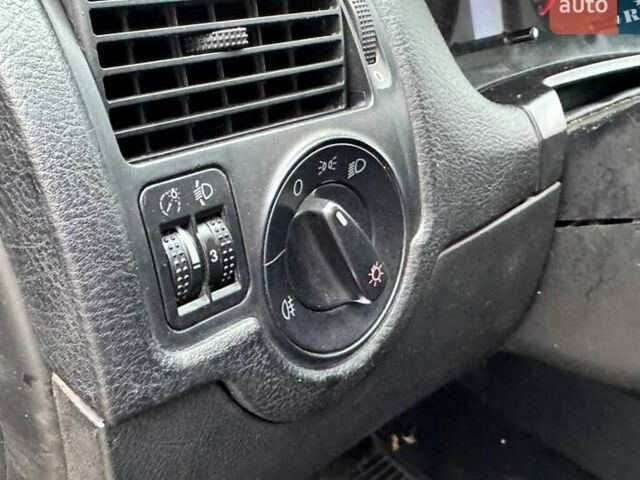 Синий Фольксваген Гольф, объемом двигателя 1.9 л и пробегом 349 тыс. км за 3590 $, фото 16 на Automoto.ua