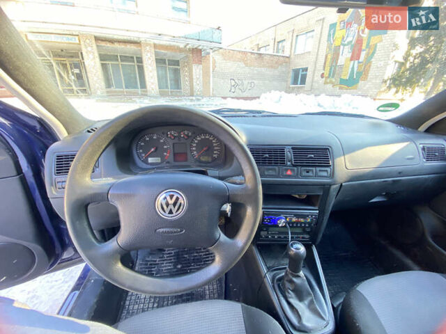 Синій Фольксваген Гольф, об'ємом двигуна 1.6 л та пробігом 300 тис. км за 3300 $, фото 10 на Automoto.ua