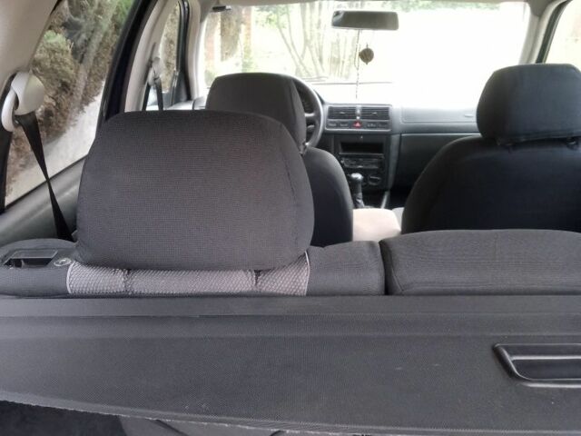 Синий Фольксваген Гольф, объемом двигателя 1.6 л и пробегом 400 тыс. км за 2850 $, фото 1 на Automoto.ua