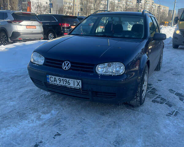 Синий Фольксваген Гольф, объемом двигателя 1.39 л и пробегом 271 тыс. км за 3700 $, фото 4 на Automoto.ua