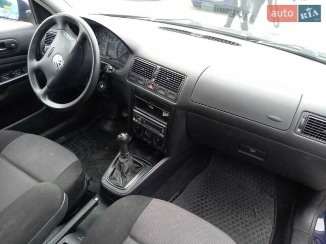 Синій Фольксваген Гольф, об'ємом двигуна 1.6 л та пробігом 258 тис. км за 4000 $, фото 19 на Automoto.ua