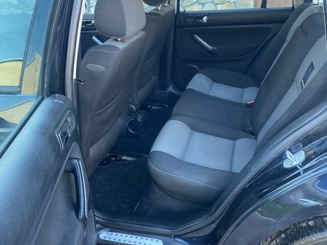 Синий Фольксваген Гольф, объемом двигателя 1.6 л и пробегом 205 тыс. км за 2400 $, фото 16 на Automoto.ua