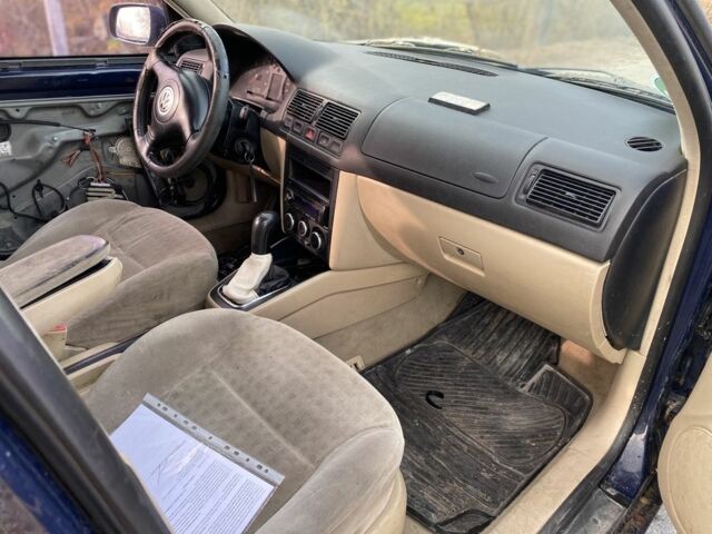 Синий Фольксваген Гольф, объемом двигателя 1.9 л и пробегом 350 тыс. км за 2350 $, фото 5 на Automoto.ua