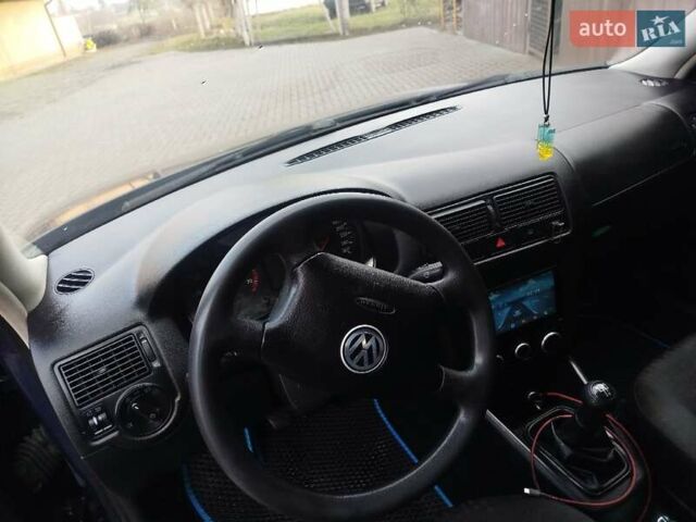 Синій Фольксваген Гольф, об'ємом двигуна 1.6 л та пробігом 300 тис. км за 3800 $, фото 5 на Automoto.ua