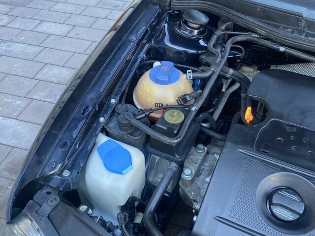 Синий Фольксваген Гольф, объемом двигателя 1.6 л и пробегом 205 тыс. км за 2400 $, фото 21 на Automoto.ua