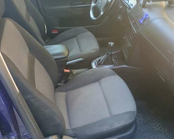 Синій Фольксваген Гольф, об'ємом двигуна 1.6 л та пробігом 365 тис. км за 3800 $, фото 12 на Automoto.ua