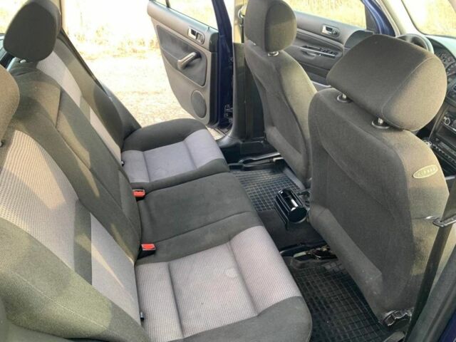 Синий Фольксваген Гольф, объемом двигателя 1.4 л и пробегом 258 тыс. км за 2700 $, фото 9 на Automoto.ua