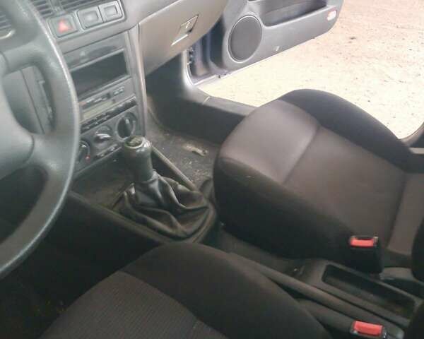 Синій Фольксваген Гольф, об'ємом двигуна 1.39 л та пробігом 255 тис. км за 4000 $, фото 5 на Automoto.ua