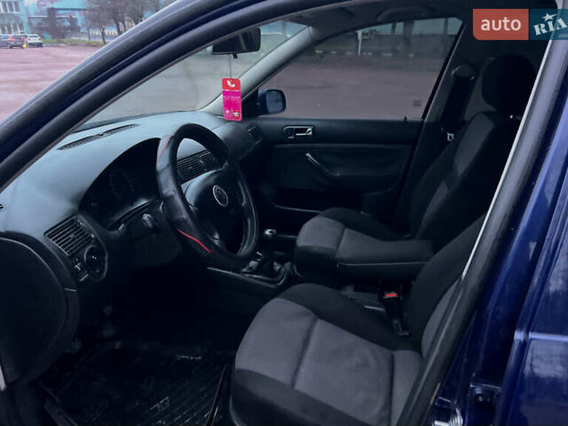 Синий Фольксваген Гольф, объемом двигателя 1.9 л и пробегом 352 тыс. км за 4099 $, фото 6 на Automoto.ua