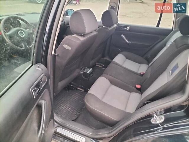 Синий Фольксваген Гольф, объемом двигателя 1.6 л и пробегом 230 тыс. км за 3799 $, фото 4 на Automoto.ua