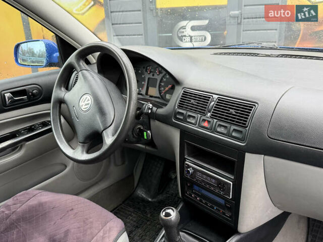 Синий Фольксваген Гольф, объемом двигателя 1.4 л и пробегом 236 тыс. км за 3900 $, фото 20 на Automoto.ua