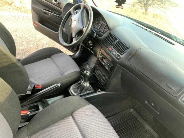 Синий Фольксваген Гольф, объемом двигателя 1.4 л и пробегом 258 тыс. км за 2700 $, фото 7 на Automoto.ua