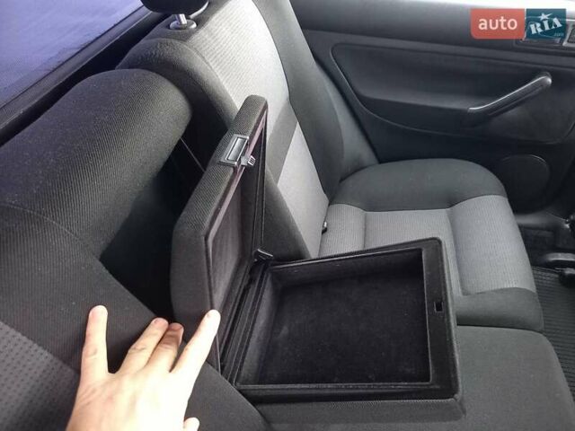 Синій Фольксваген Гольф, об'ємом двигуна 1.6 л та пробігом 258 тис. км за 4000 $, фото 16 на Automoto.ua