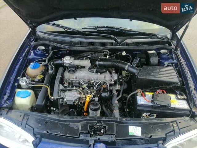 Синий Фольксваген Гольф, объемом двигателя 1.9 л и пробегом 350 тыс. км за 2199 $, фото 6 на Automoto.ua