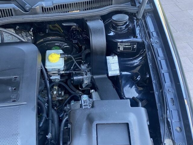 Синий Фольксваген Гольф, объемом двигателя 1.6 л и пробегом 205 тыс. км за 2400 $, фото 20 на Automoto.ua