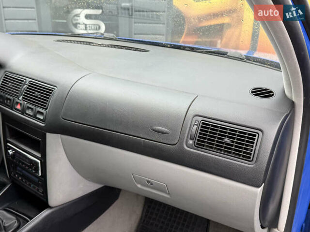 Синий Фольксваген Гольф, объемом двигателя 1.4 л и пробегом 236 тыс. км за 3900 $, фото 21 на Automoto.ua